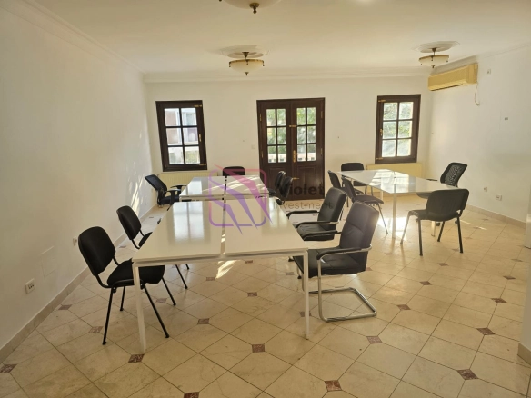 Poslovni prostor 140 m² u Centru