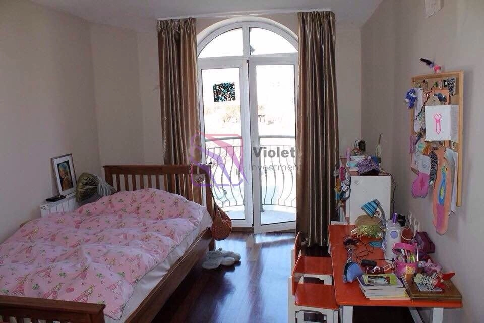 Porodicna-kuca-sa-dvoristem-u-Donjoj-Gorici-Podgorica-2 Izdavanje: Kuća 200 m² – Donja Gorica, Podgorica — fotografija 3