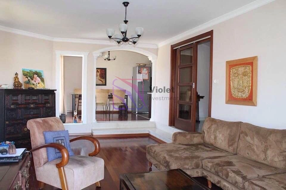 Porodicna-kuca-sa-dvoristem-u-Donjoj-Gorici-Podgorica-4 Izdavanje: Kuća 200 m² – Donja Gorica, Podgorica — fotografija 5
