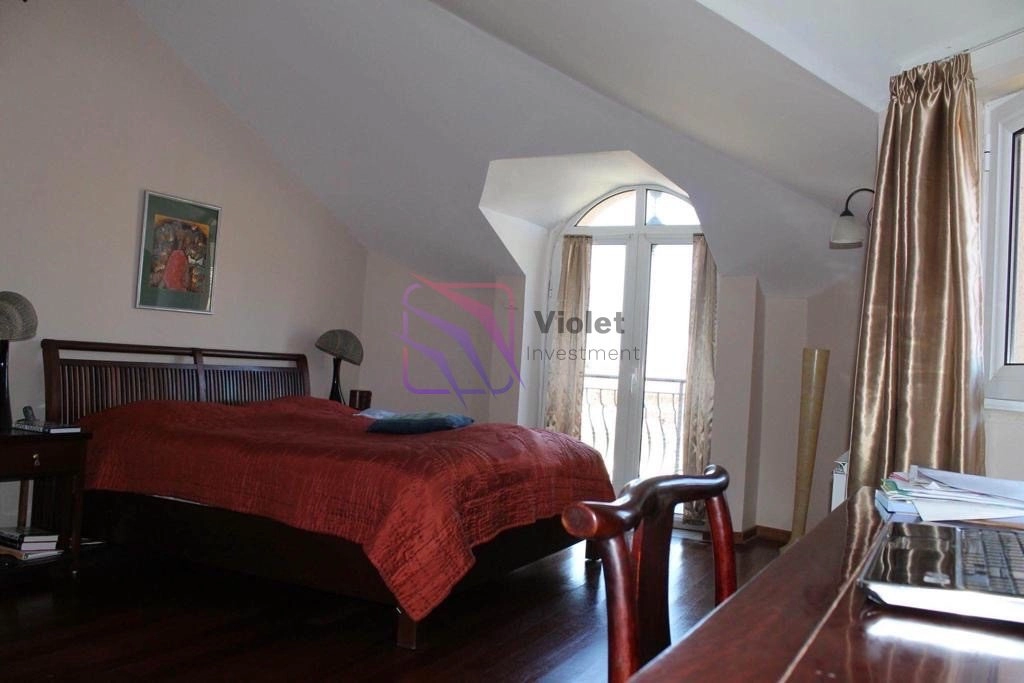 Porodicna-kuca-sa-dvoristem-u-Donjoj-Gorici-Podgorica-8 Izdavanje: Kuća 200 m² – Donja Gorica, Podgorica — fotografija 9