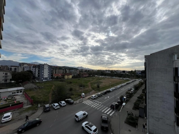 Izdavanje: Trosoban stan 80 m² – City kvart, Podgorica — fotografija 10