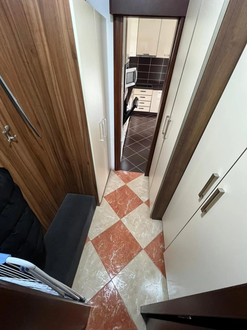Trosoban-stan-u-City-kvartu-Podgorica-13 Izdavanje: Trosoban stan 80 m² – City kvart, Podgorica — fotografija 14