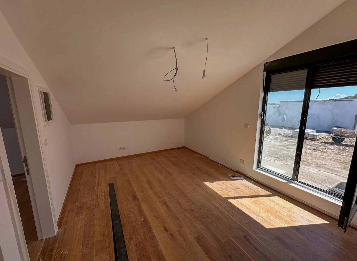 Dupleks-stan-u-kompleksu-Cortex-Selo-Zabjelo-Podgorica-7 Četvorosoban stan 176 m² – Zabjelo, Podgorica — fotografija 8