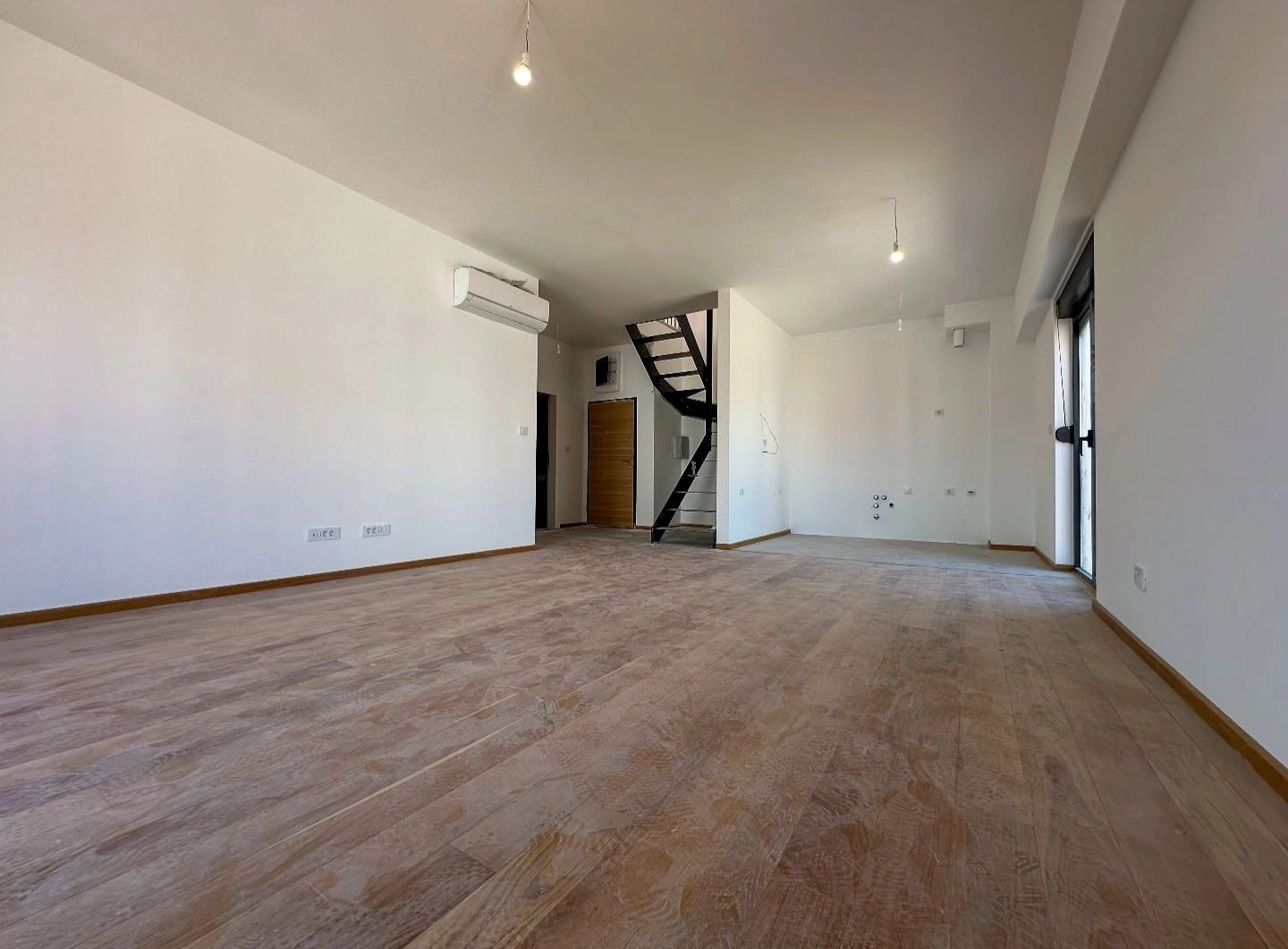 Dupleks-stan-u-kompleksu-Cortex-Selo-Zabjelo-Podgorica-9 Četvorosoban stan 176 m² – Zabjelo, Podgorica — fotografija 10