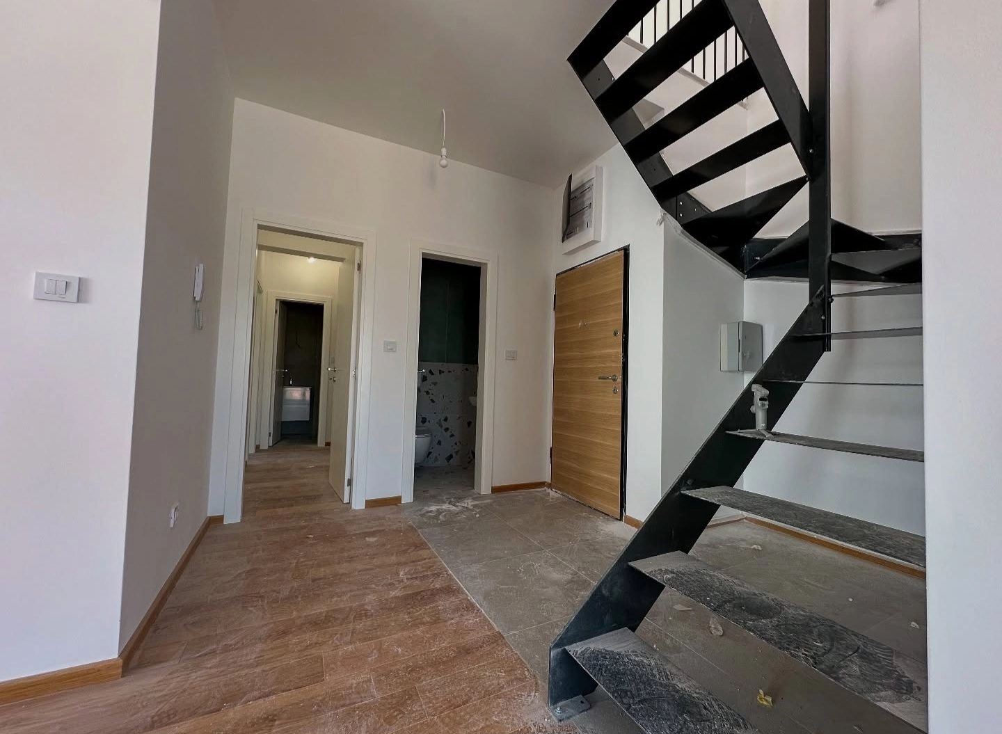 Dupleks-stan-u-kompleksu-Cortex-Selo-Zabjelo-Podgorica-11 Četvorosoban stan 176 m² – Zabjelo, Podgorica — fotografija 12