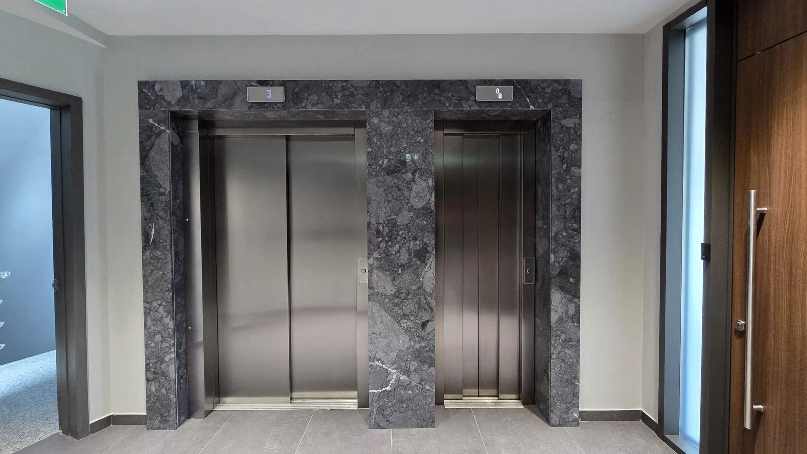 Poslovna-zgrada-sa-staklenom-fasadom-Centar-Podgorica-9 Poslovni prostor 2.542 m² – Centar, Podgorica — fotografija 10