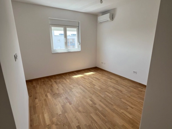 Trosoban stan 104 m² – Stari aerodrom, Podgorica — fotografija 3