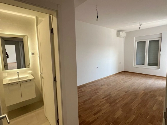 Trosoban stan 104 m² – Stari aerodrom, Podgorica — fotografija 4