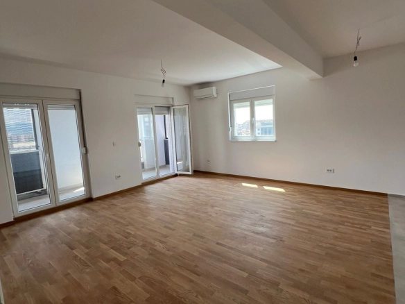 Trosoban stan 104 m² – Stari aerodrom, Podgorica — fotografija 10