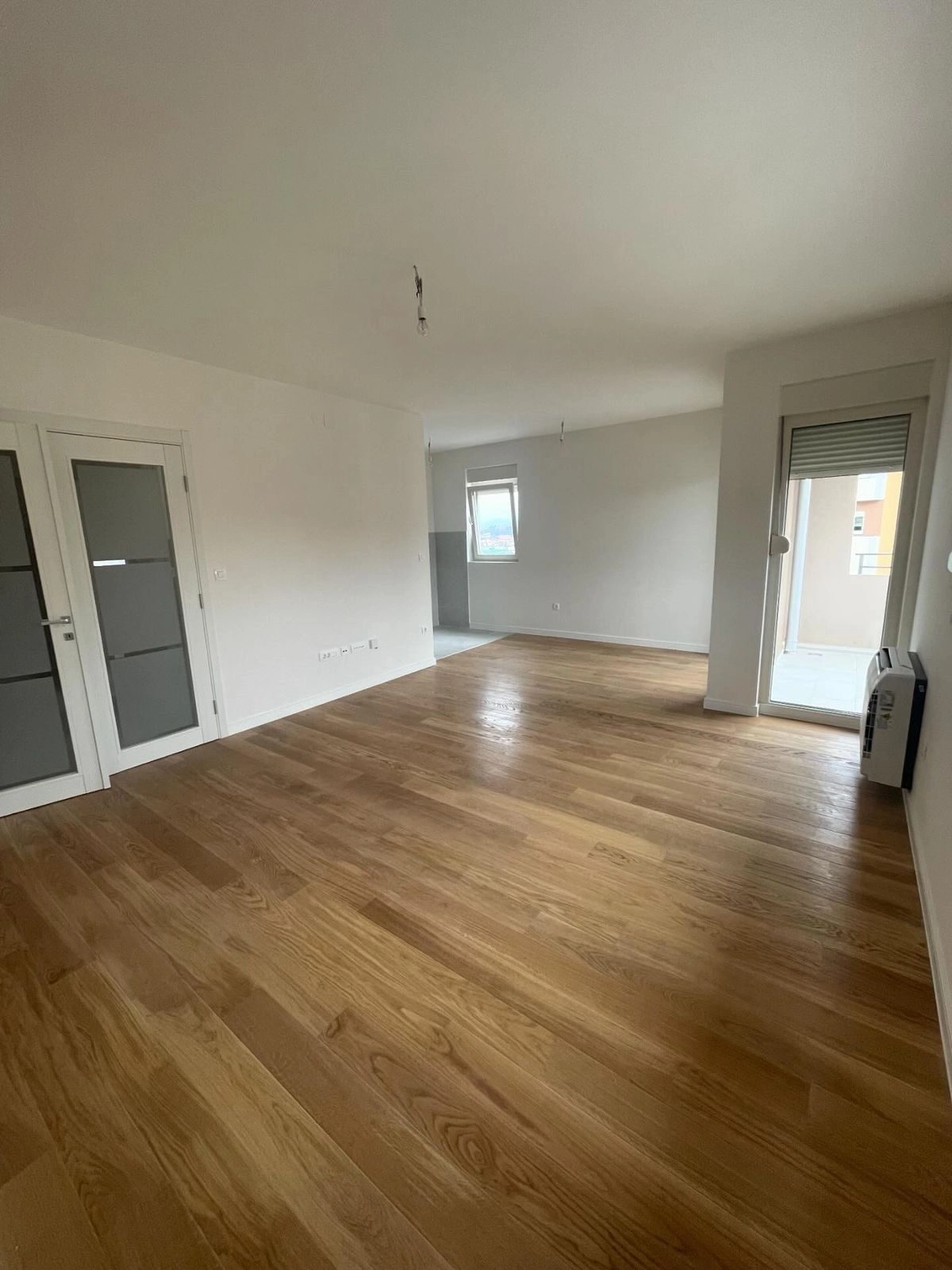 Trosoban-stan-u-Central-Pointu-Podgorica-7 Izdavanje: Trosoban stan 97 m² – Central Point, Podgorica — fotografija 8
