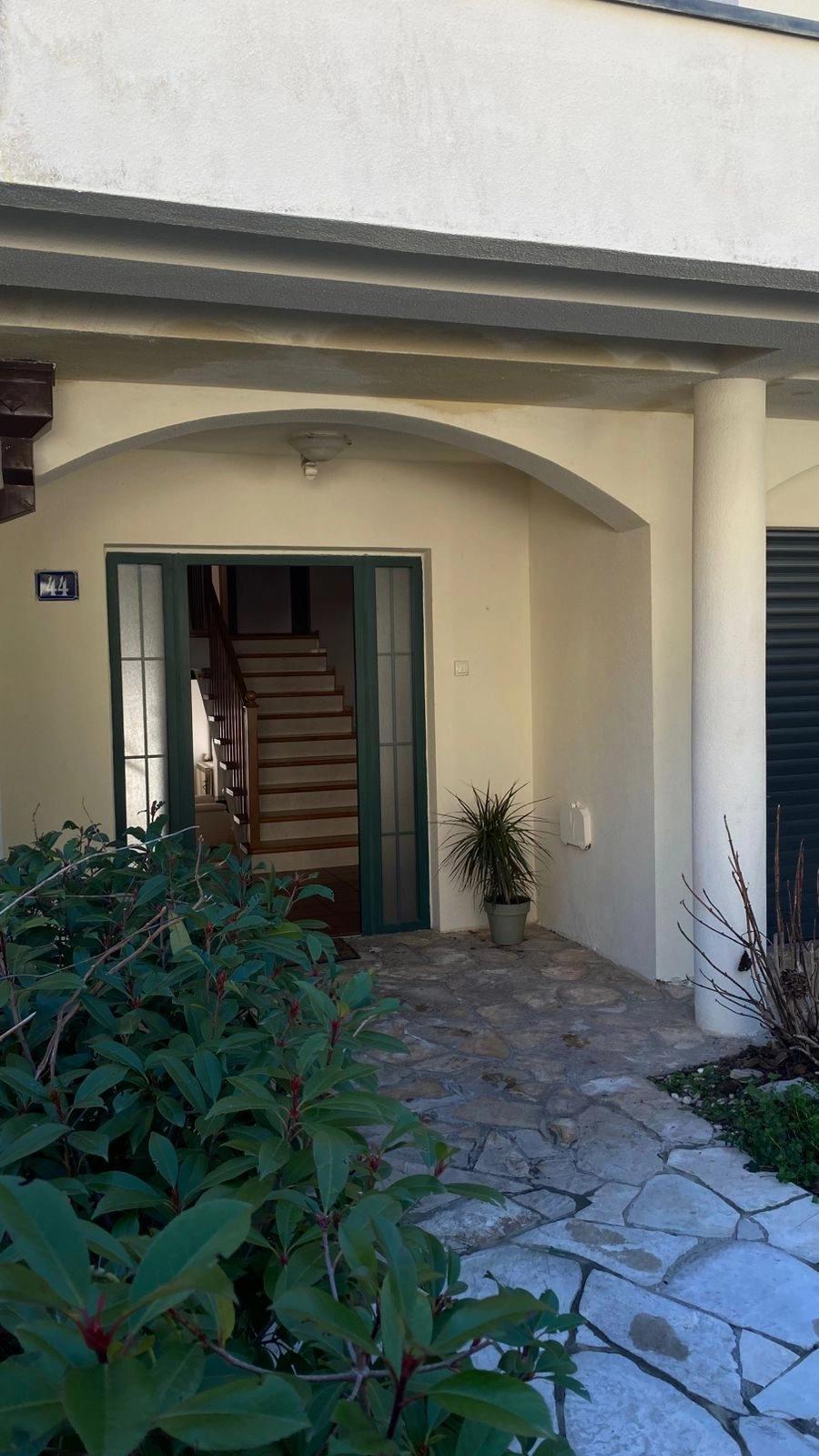 Kuca-za-izdavanje-u-Gorici-C-Podgorica-1 Izdavanje: Kuća 285 m² – Gorica C, Podgorica — fotografija 2