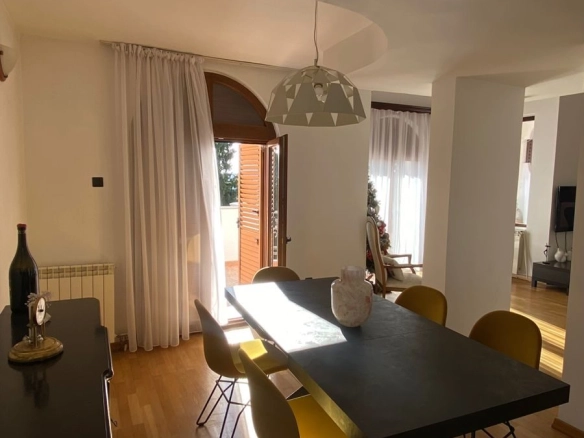 Izdavanje: Kuća 285 m² – Gorica C, Podgorica — fotografija 6