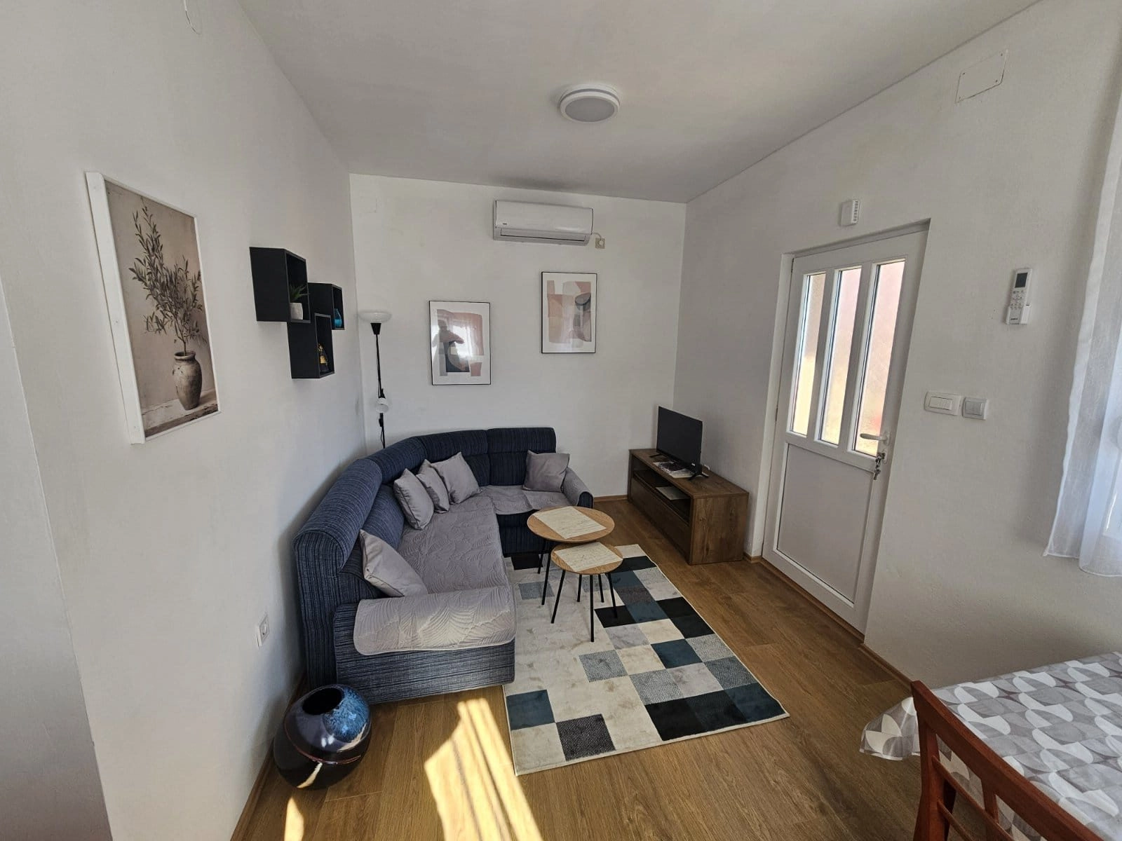 Jednosoban-stan-u-Zagoricu-Podgorica-1 Izdavanje: Jednosoban stan 38 m² – Zagorič, Podgorica — fotografija 2