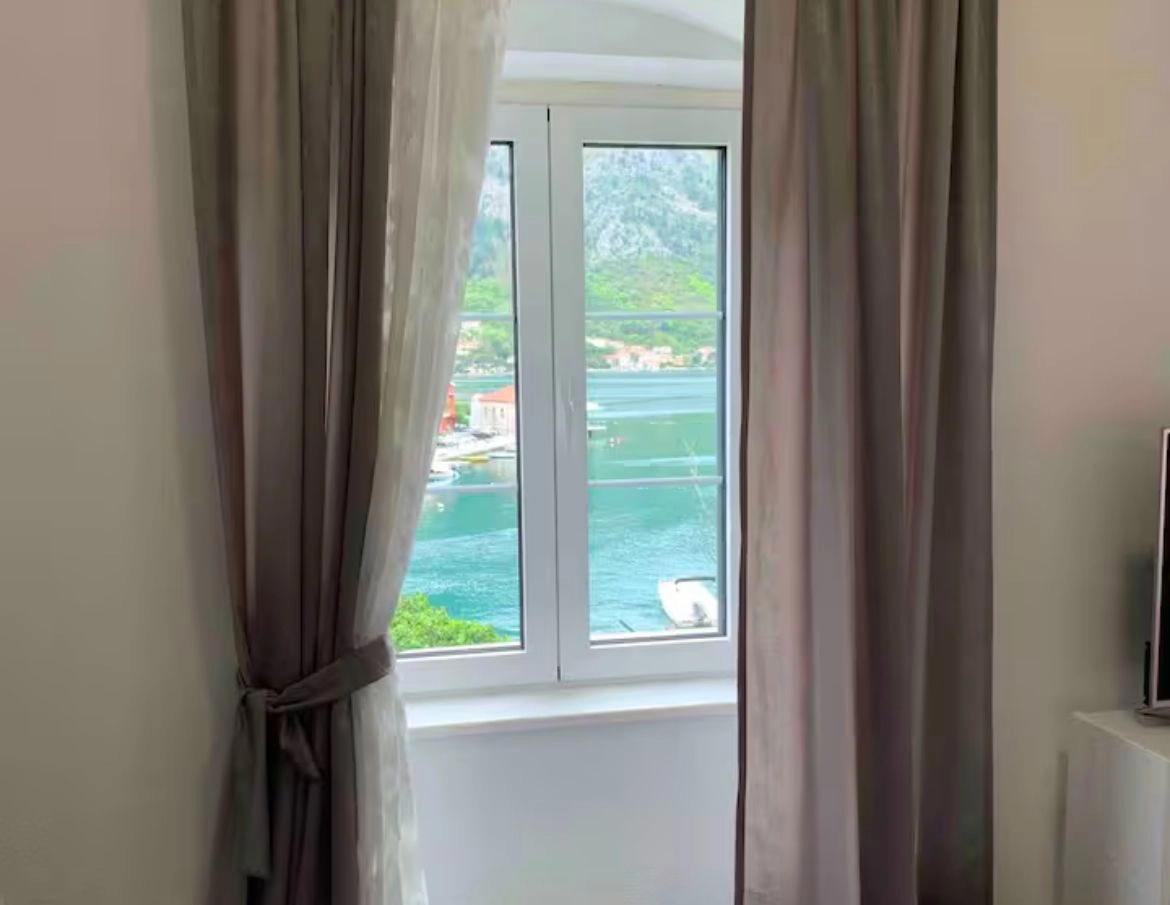 Jednosoban-stan-s-pogledom-na-more-Stari-Grad-Kotor-1 Jednosoban stan 42 m² – Stari Grad Kotor, Kotor — fotografija 2