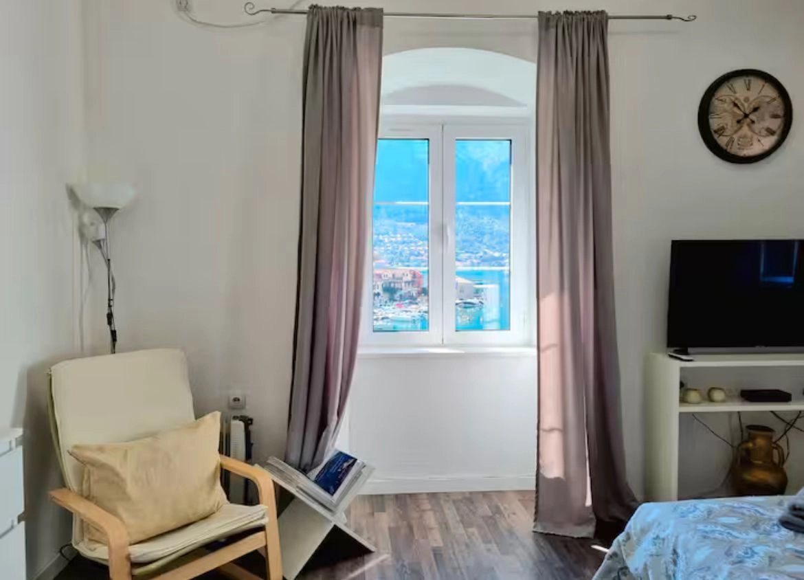 Jednosoban-stan-s-pogledom-na-more-Stari-Grad-Kotor-3 Jednosoban stan 42 m² – Stari Grad Kotor, Kotor — fotografija 4