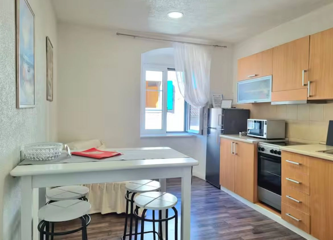 Jednosoban-stan-s-pogledom-na-more-Stari-Grad-Kotor-5 Jednosoban stan 42 m² – Stari Grad Kotor, Kotor — fotografija 6