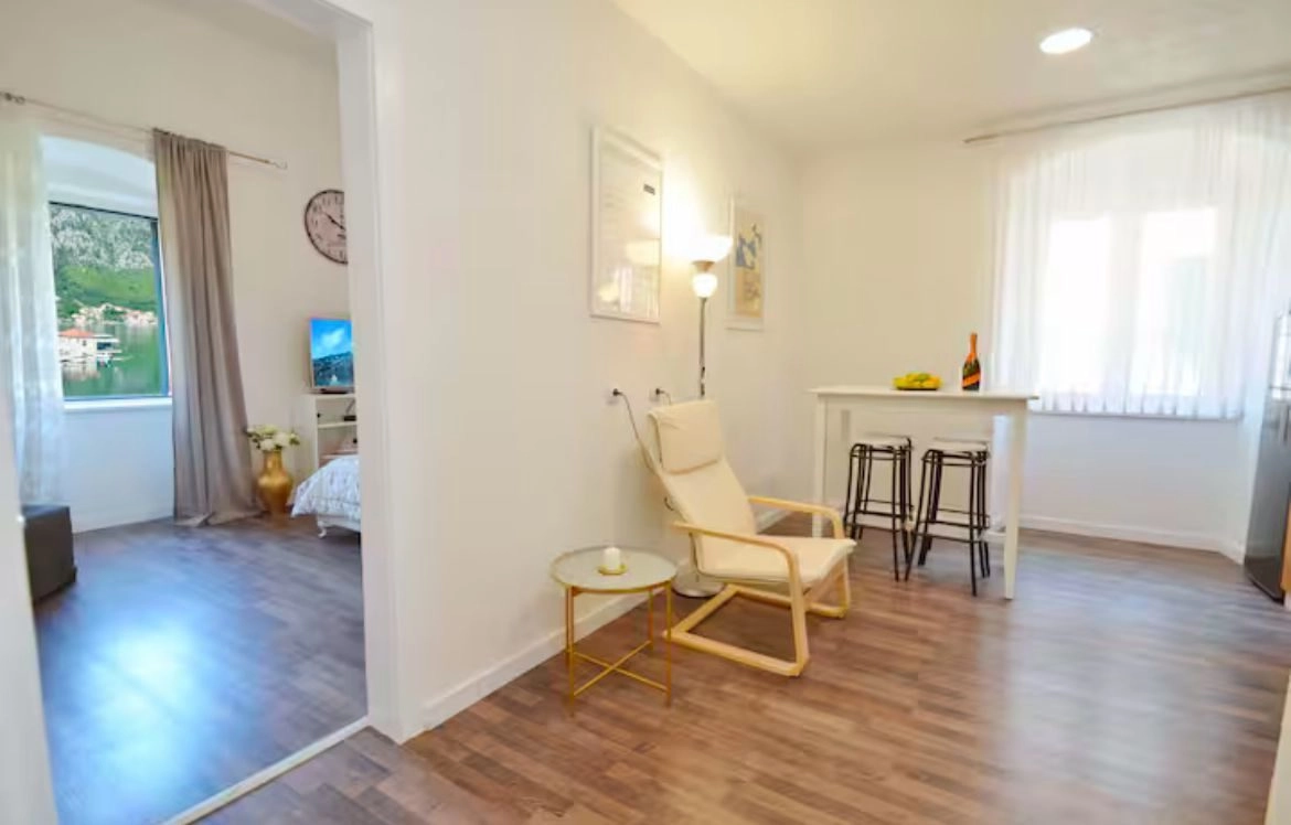 Jednosoban-stan-s-pogledom-na-more-Stari-Grad-Kotor-7 Jednosoban stan 42 m² – Stari Grad Kotor, Kotor — fotografija 8