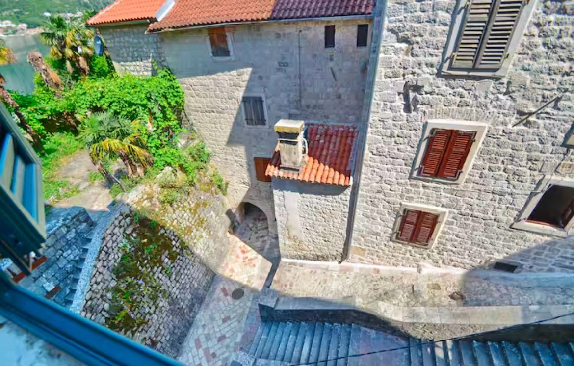 Jednosoban-stan-s-pogledom-na-more-Stari-Grad-Kotor-8 Jednosoban stan 42 m² – Stari Grad Kotor, Kotor — fotografija 9