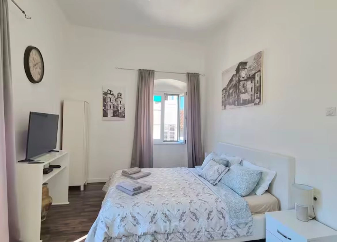 Jednosoban-stan-s-pogledom-na-more-Stari-Grad-Kotor-9 Jednosoban stan 42 m² – Stari Grad Kotor, Kotor — fotografija 10