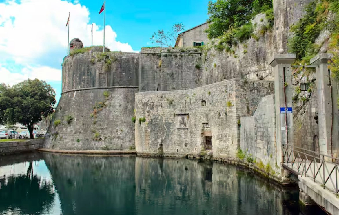 Jednosoban-stan-s-pogledom-na-more-Stari-Grad-Kotor-11 Jednosoban stan 42 m² – Stari Grad Kotor, Kotor — fotografija 12