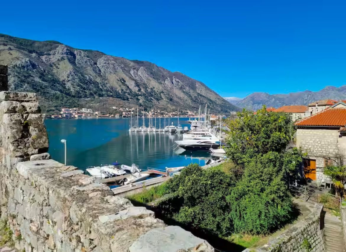 Jednosoban-stan-s-pogledom-na-more-Stari-Grad-Kotor-14 Jednosoban stan 42 m² – Stari Grad Kotor, Kotor — fotografija 15