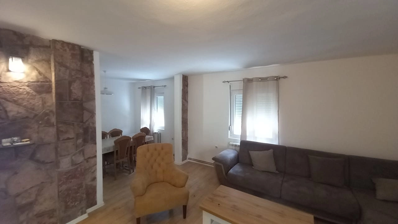 Namjestena-kuca-za-izdavanje-Blok-9-Podgorica-1 Izdavanje: Kuća 2.002 m² – Blok 9, Podgorica — fotografija 2