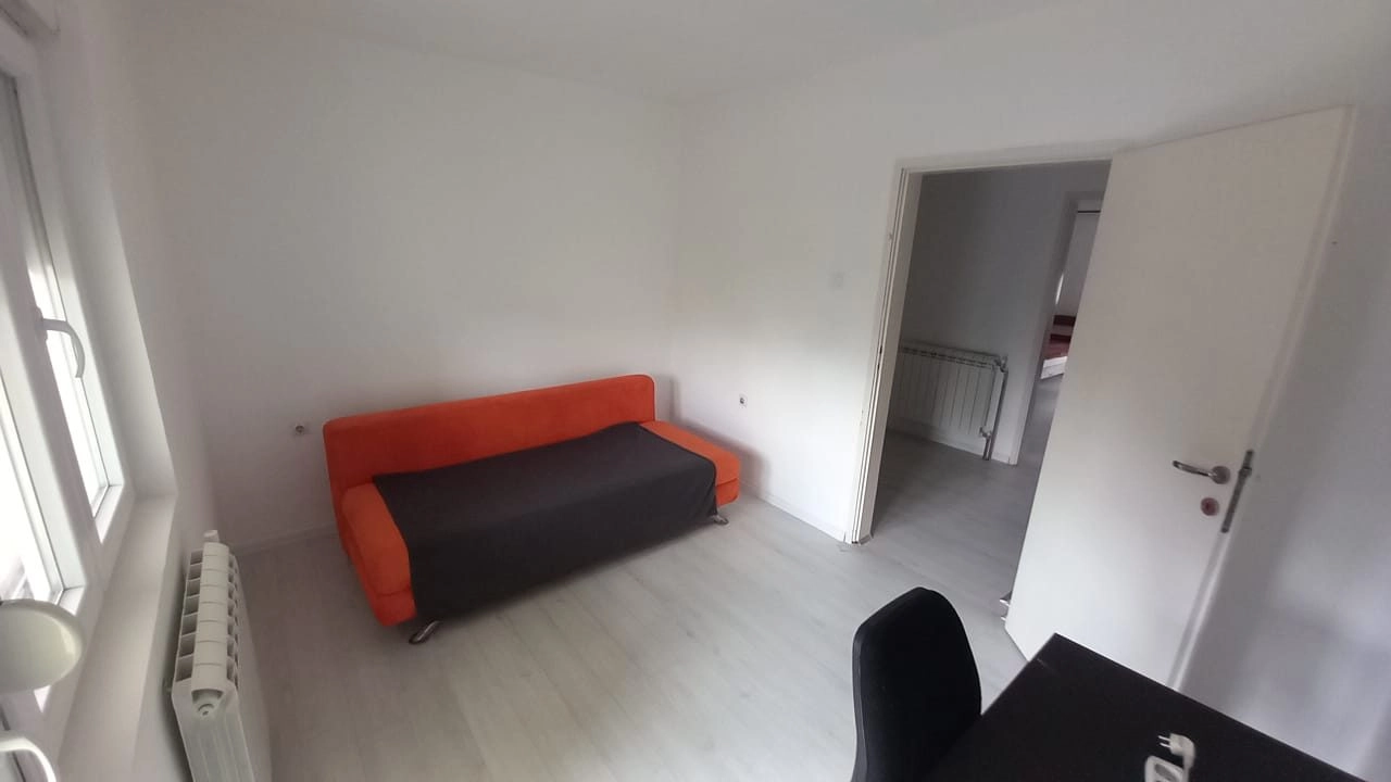 Namjestena-kuca-za-izdavanje-Blok-9-Podgorica-3 Izdavanje: Kuća 2.002 m² – Blok 9, Podgorica — fotografija 4