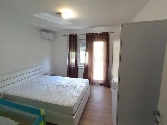 Izdavanje: Kuća 2.002 m² – Blok 9, Podgorica — fotografija 8