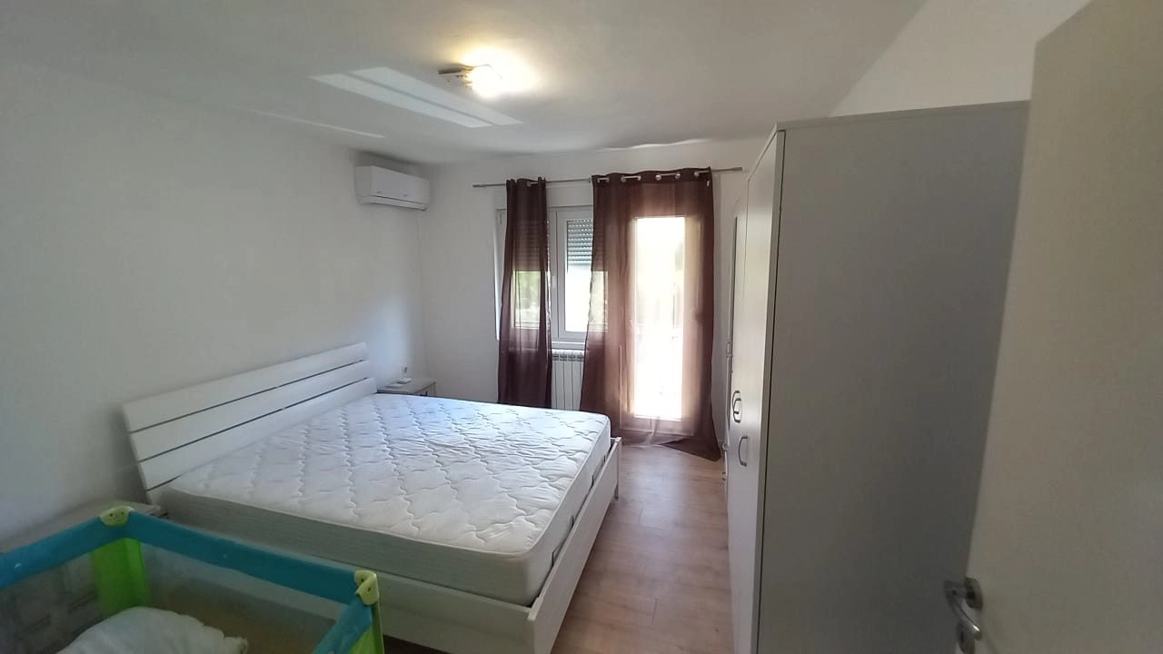 Namjestena-kuca-za-izdavanje-Blok-9-Podgorica-7 Izdavanje: Kuća 2.002 m² – Blok 9, Podgorica — fotografija 8