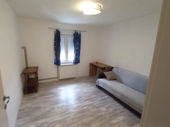 Izdavanje: Kuća 2.002 m² – Blok 9, Podgorica — fotografija 11