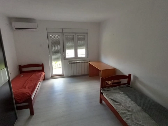 Izdavanje: Kuća 2.002 m² – Blok 9, Podgorica — fotografija 14