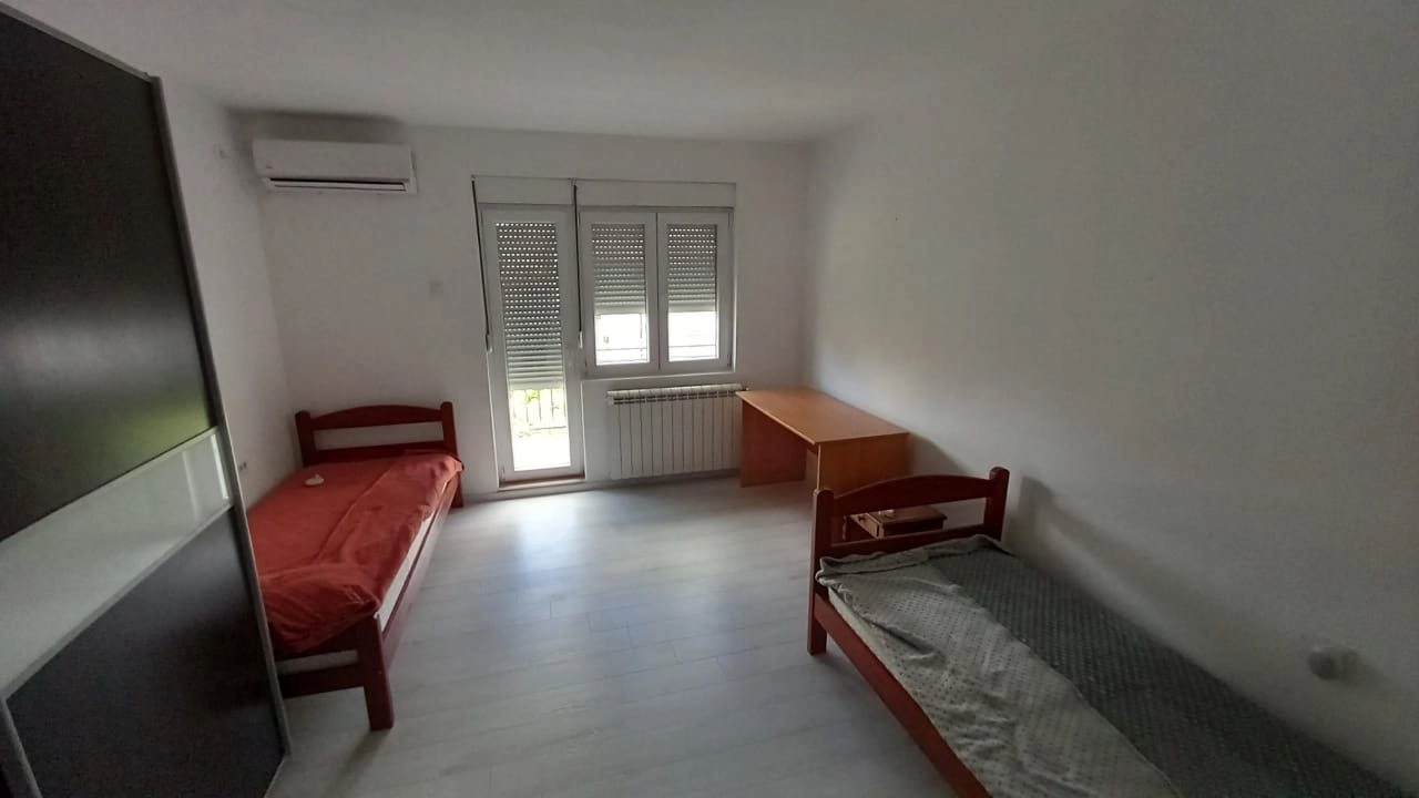 Namjestena-kuca-za-izdavanje-Blok-9-Podgorica-13 Izdavanje: Kuća 2.002 m² – Blok 9, Podgorica — fotografija 14