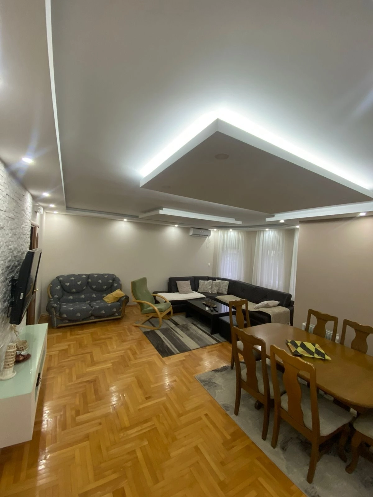 Namjestena-kuca-u-Karaburskom-Polju-Podgorica-2 Izdavanje: Kuća 250 m² – Tuzi, Podgorica — fotografija 3