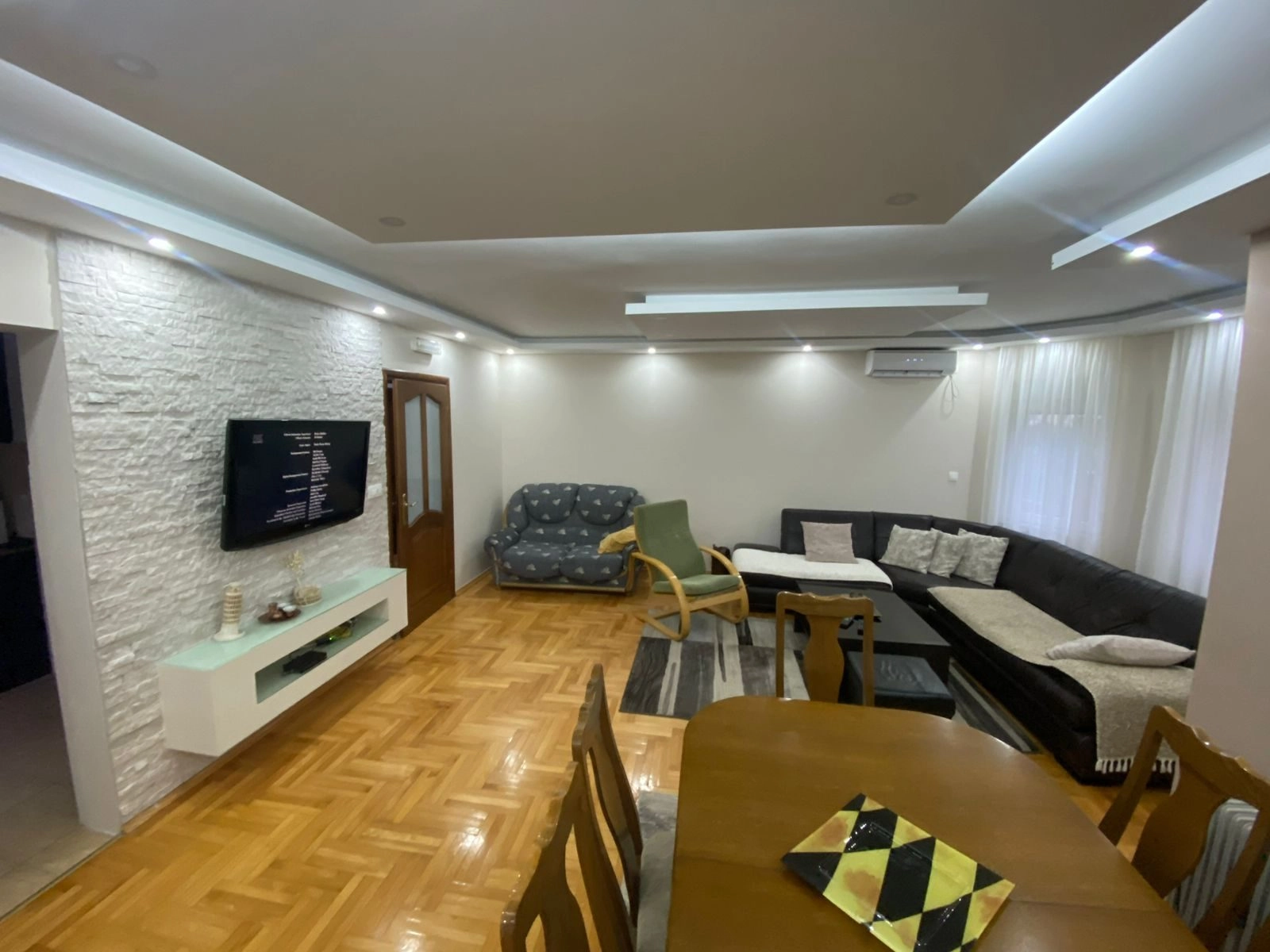 Namjestena-kuca-u-Karaburskom-Polju-Podgorica-3 Izdavanje: Kuća 250 m² – Tuzi, Podgorica — fotografija 4