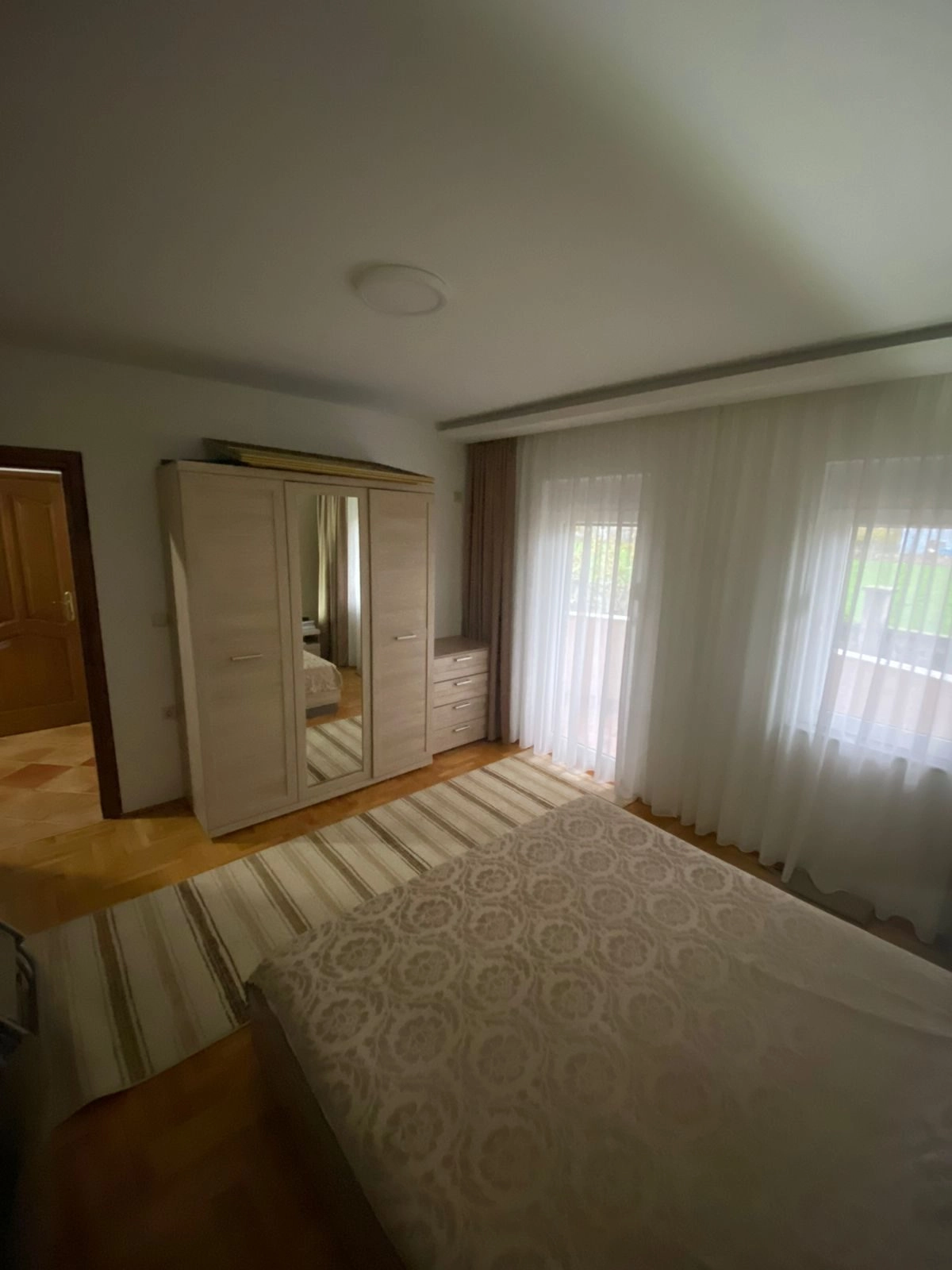 Namjestena-kuca-u-Karaburskom-Polju-Podgorica-6 Izdavanje: Kuća 250 m² – Tuzi, Podgorica — fotografija 7