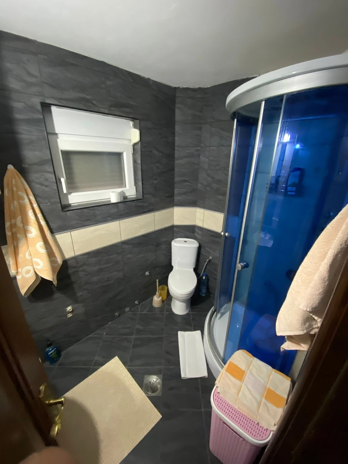 Namjestena-kuca-u-Karaburskom-Polju-Podgorica-7 Izdavanje: Kuća 250 m² – Tuzi, Podgorica — fotografija 8