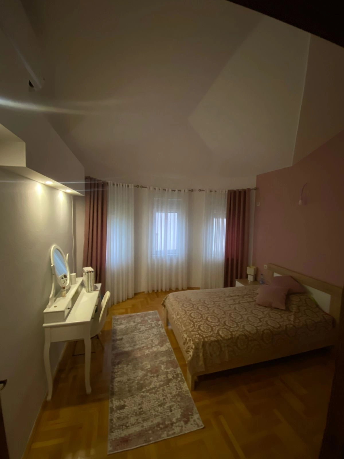 Namjestena-kuca-u-Karaburskom-Polju-Podgorica-8 Izdavanje: Kuća 250 m² – Tuzi, Podgorica — fotografija 9