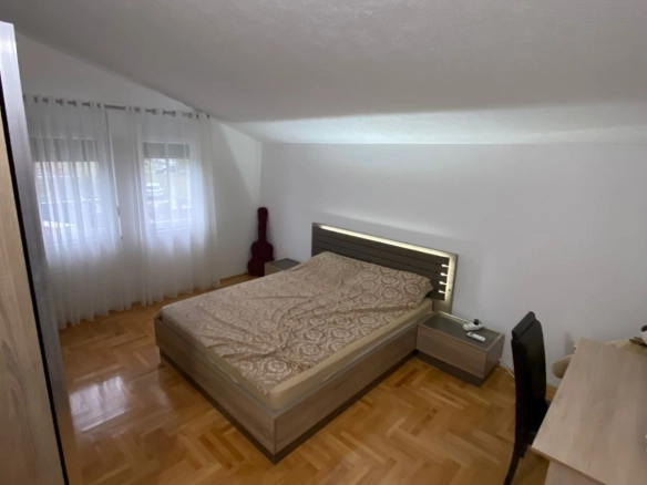 Izdavanje: Kuća 250 m² – Tuzi, Podgorica — fotografija 11