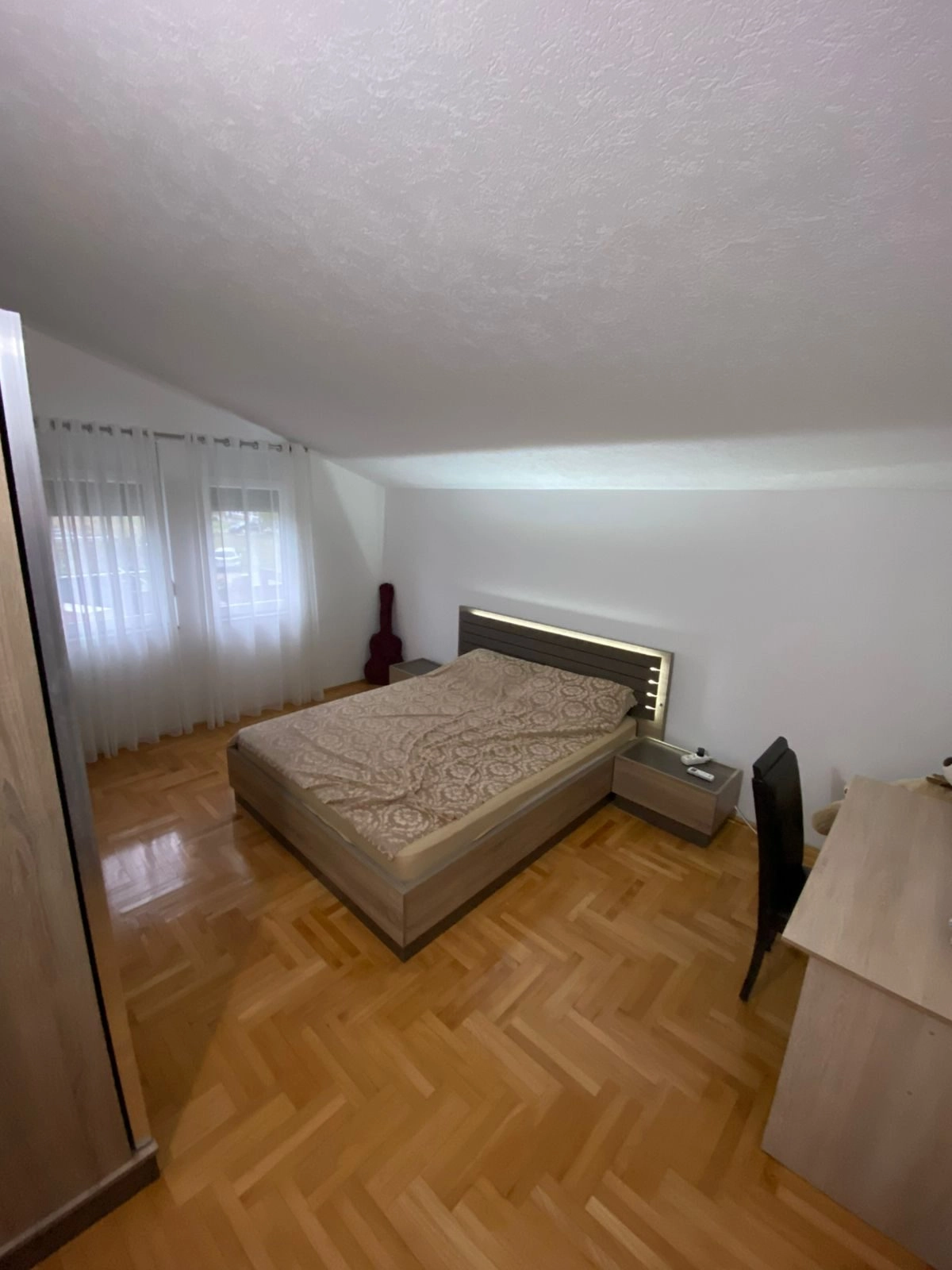 Namjestena-kuca-u-Karaburskom-Polju-Podgorica-10 Izdavanje: Kuća 250 m² – Tuzi, Podgorica — fotografija 11