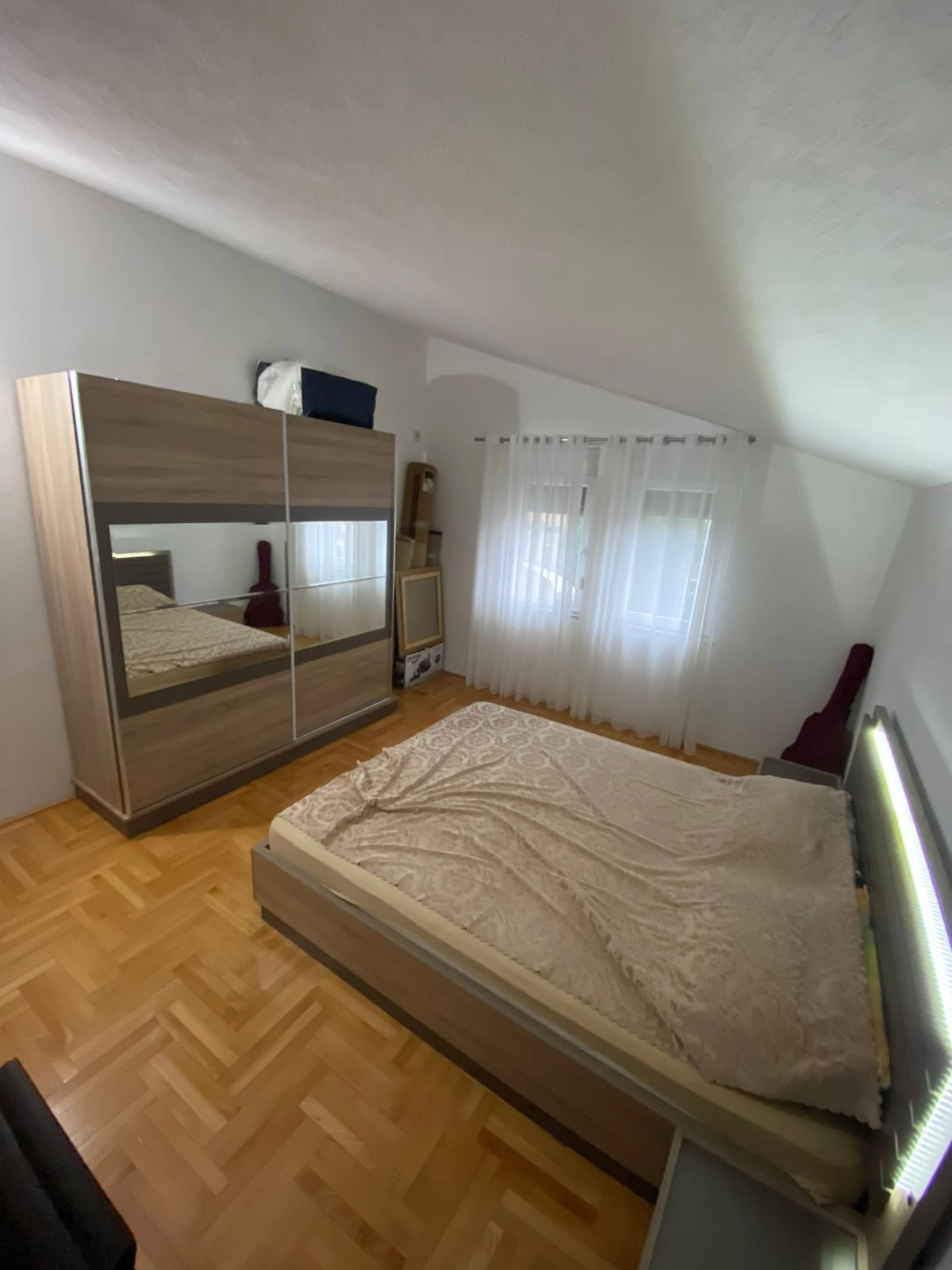 Namjestena-kuca-u-Karaburskom-Polju-Podgorica-11 Izdavanje: Kuća 250 m² – Tuzi, Podgorica — fotografija 12