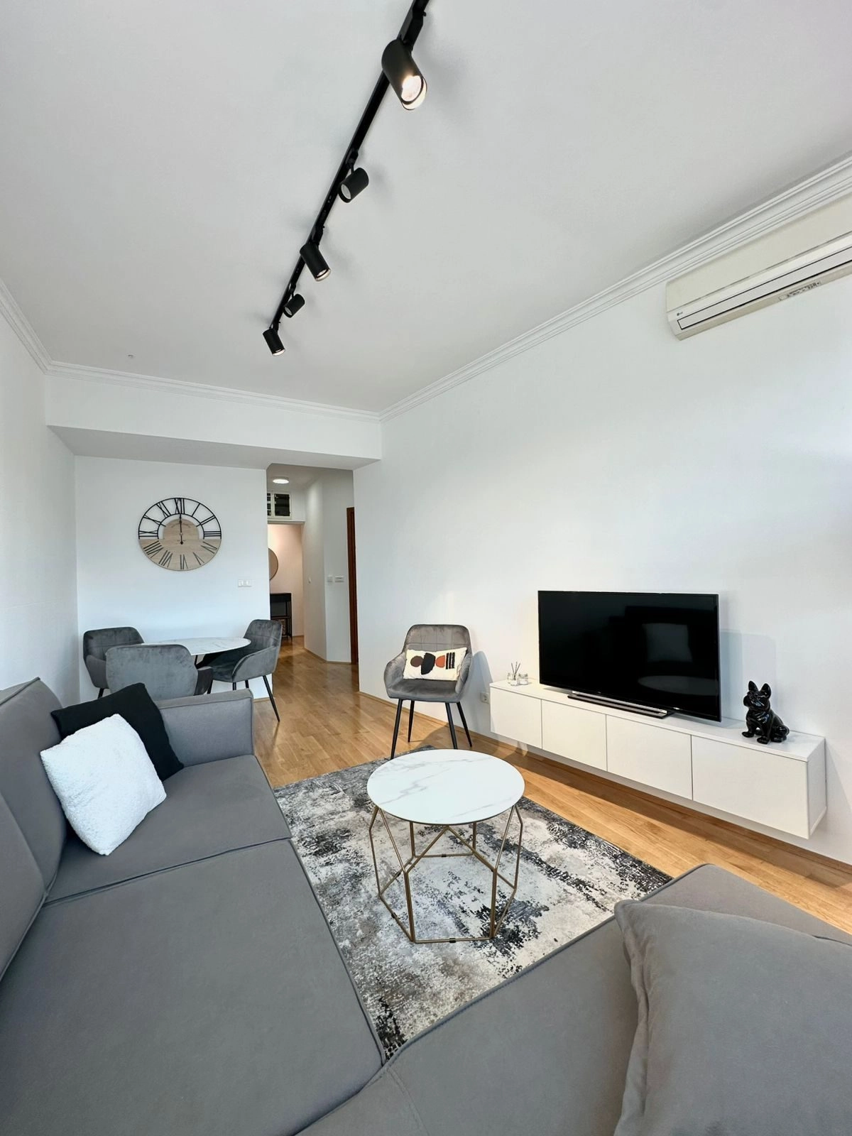 Jednosoban-stan-u-Centru-Podgorica-2 Izdavanje: Jednosoban stan 53 m² – Centar, Podgorica — fotografija 3