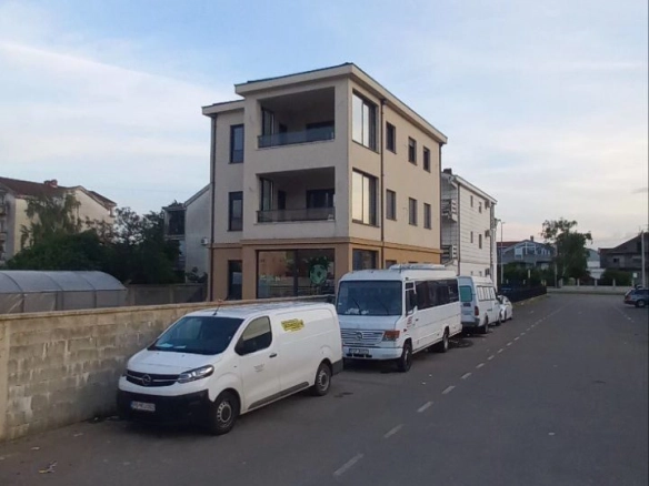 Izdavanje: Kuća 180 m² – Gornja Gorica, Podgorica — fotografija 2