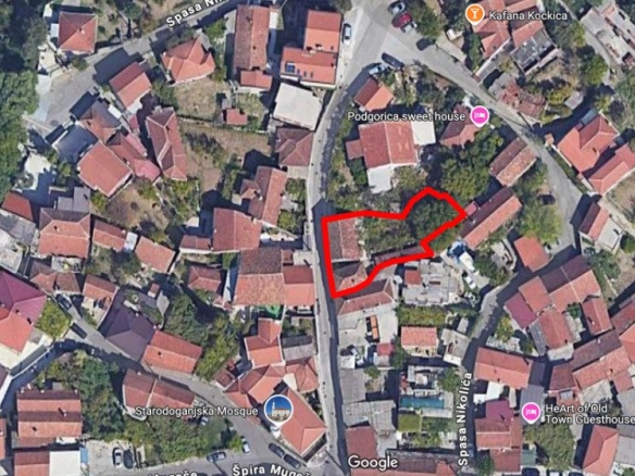 Kuće na placu u Staroj Varoši