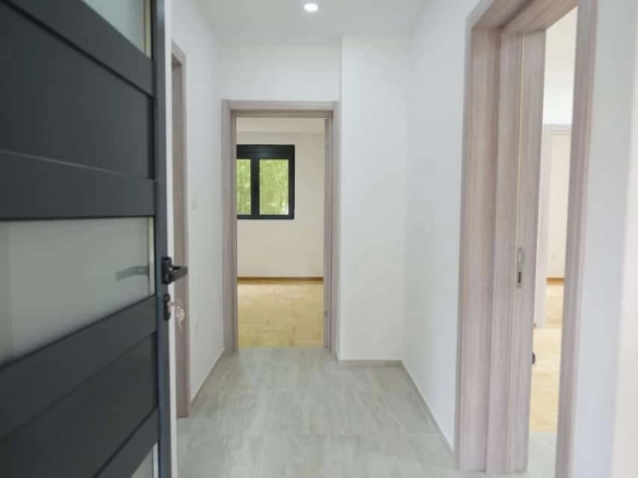 Renoviran poslovni prostor 95 m² u Podgorici — fotografija 3