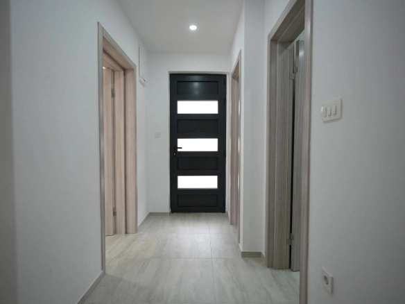 Renoviran poslovni prostor 95 m² u Podgorici — fotografija 5