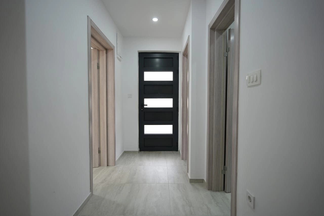 Poslovni-prostor-za-izdavanje-Pod-Goricom-Podgorica-4 Renoviran poslovni prostor 95 m² u Podgorici — fotografija 5