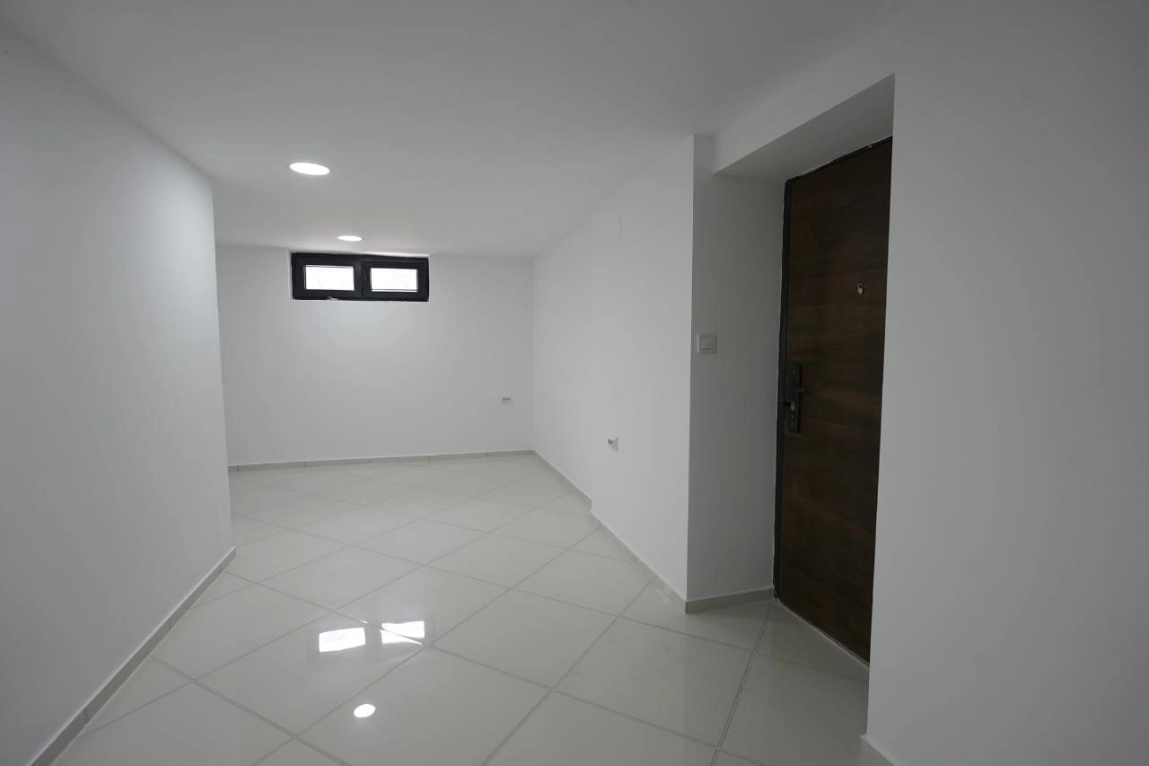Poslovni-prostor-za-izdavanje-Pod-Goricom-Podgorica-5 Renoviran poslovni prostor 95 m² u Podgorici — fotografija 6