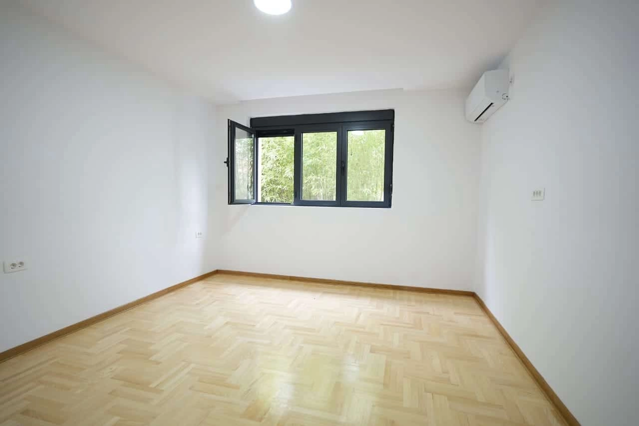 Poslovni-prostor-za-izdavanje-Pod-Goricom-Podgorica-6 Renoviran poslovni prostor 95 m² u Podgorici — fotografija 7