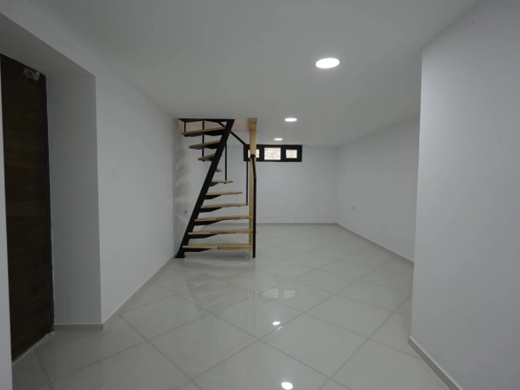 Renoviran poslovni prostor 95 m² u Podgorici — fotografija 9