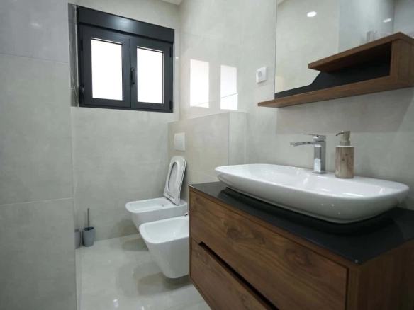 Renoviran poslovni prostor 95 m² u Podgorici — fotografija 10
